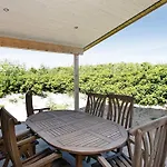 Vakantiehuis Three-Bedroom Holiday home in Løkken 39