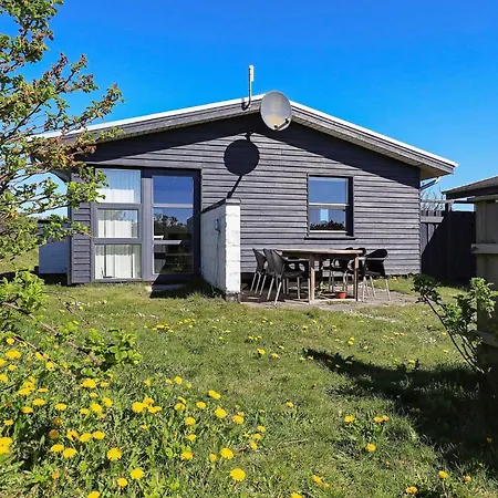 6 Person In Lokken-by Traum *