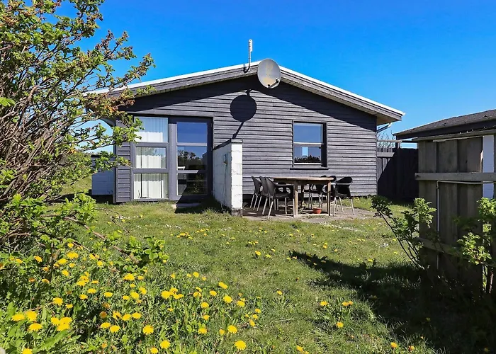 6 Person In Lokken-by Traum *
